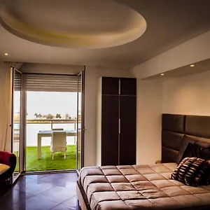 לינה וארוחת בוקר Airport Deluxe, בארי